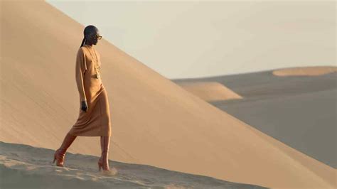 ysl défilé desert|Saint Laurent Held Its Fashion Show in a Mysterious Desert .